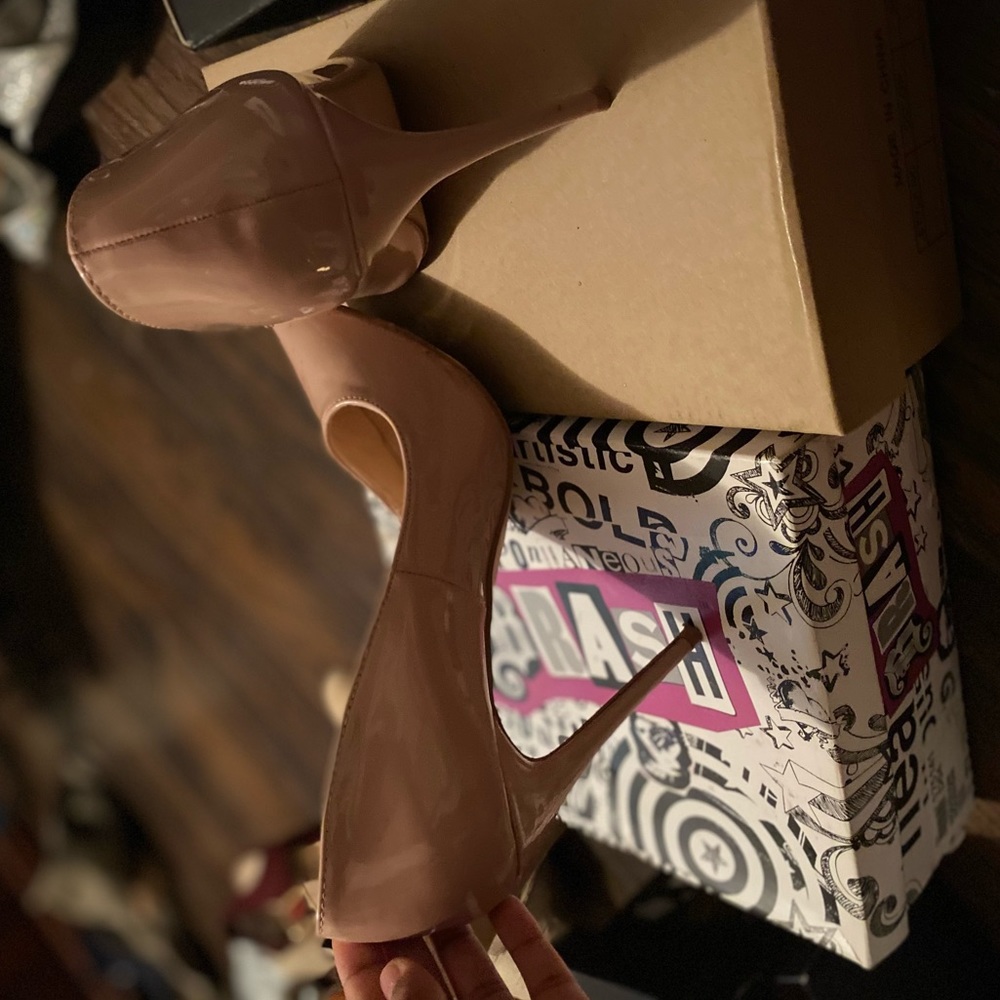 Heels - Picture 3 of 4